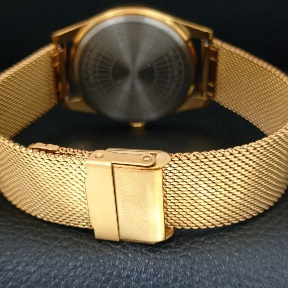 Vintage 1970 Roulette Manual Mens Gold Watch W/Steel Strap & Green accents